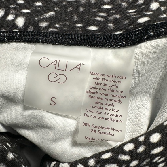 Calia high rise 7/8 Black and White Patterned Leggings - Picture 5 of 6